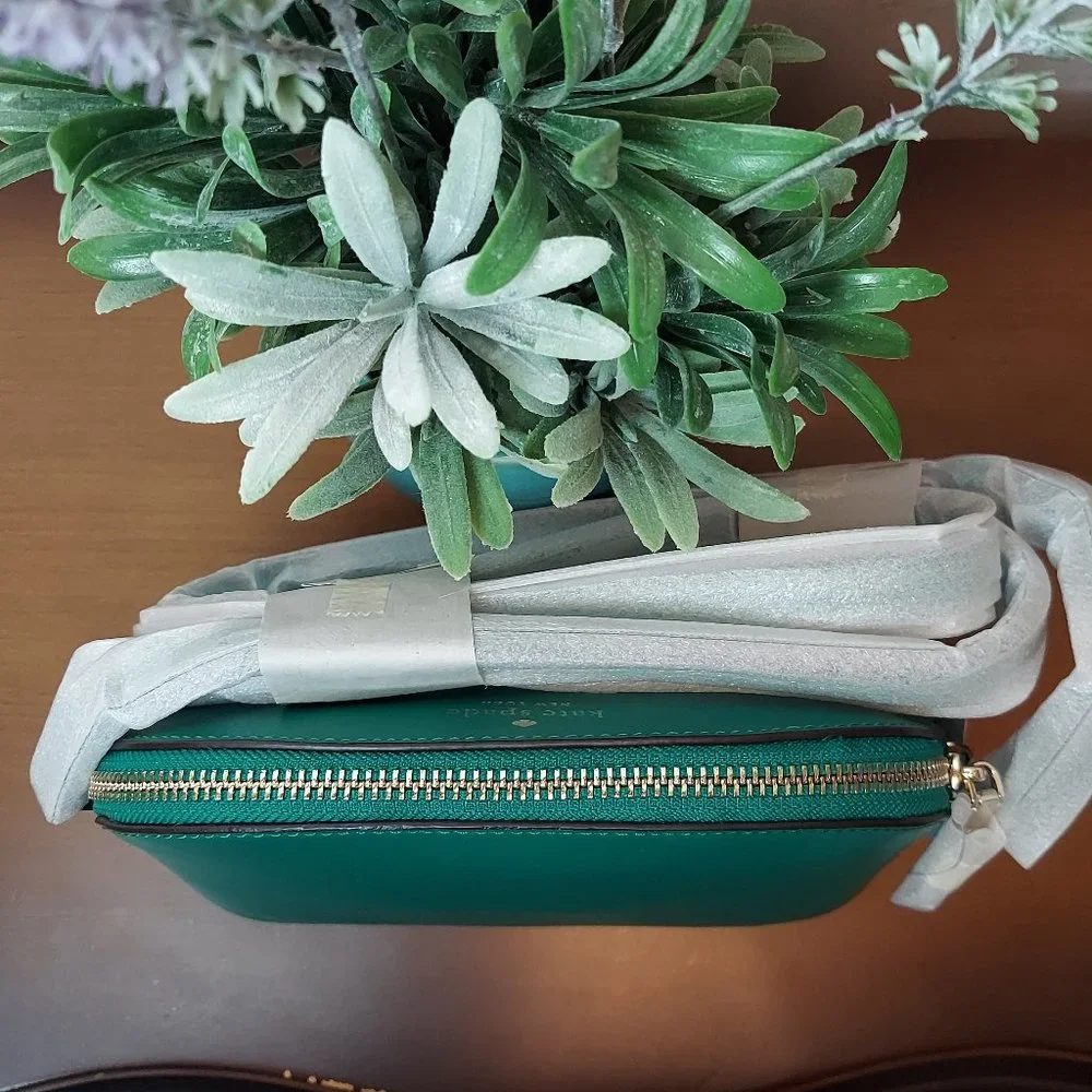 NWT KATE SPADE KALI SMOOTH LEATHER SMALL DOME CROSSBODY (WINTERGREEN)